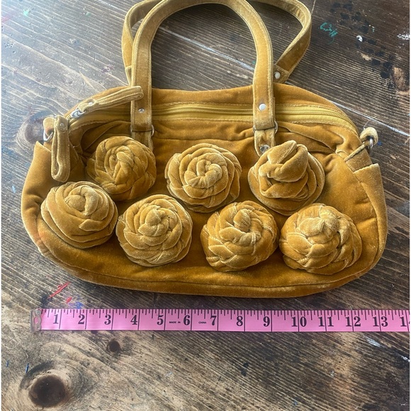 VINTAGE VELVET purse!! So FUN & UNIQUE- you'll be the only gal with this bag🤩 - Picture 3 of 15